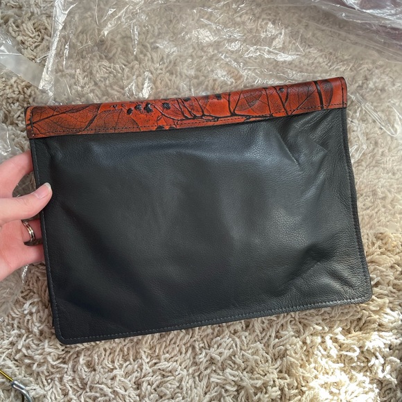 CL Whiting Leaf Leather Clutch Two Flaps - Picture 8 of 10